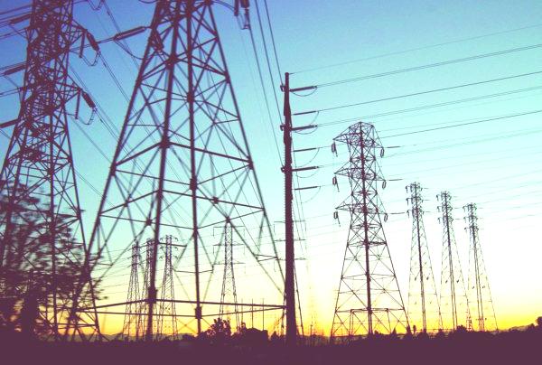 Conversation in Spanish about environmentalism electric power