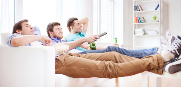 Useful phrases when you rent an apartment in Spain people who enjoys on a sofa