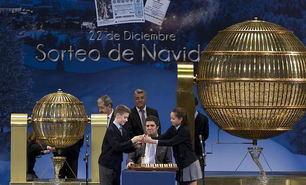 Children saying numbers during the Christmas Spanish Lottery