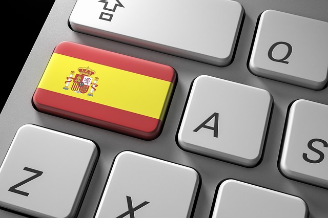 Keybord with a key with a Spanish flag