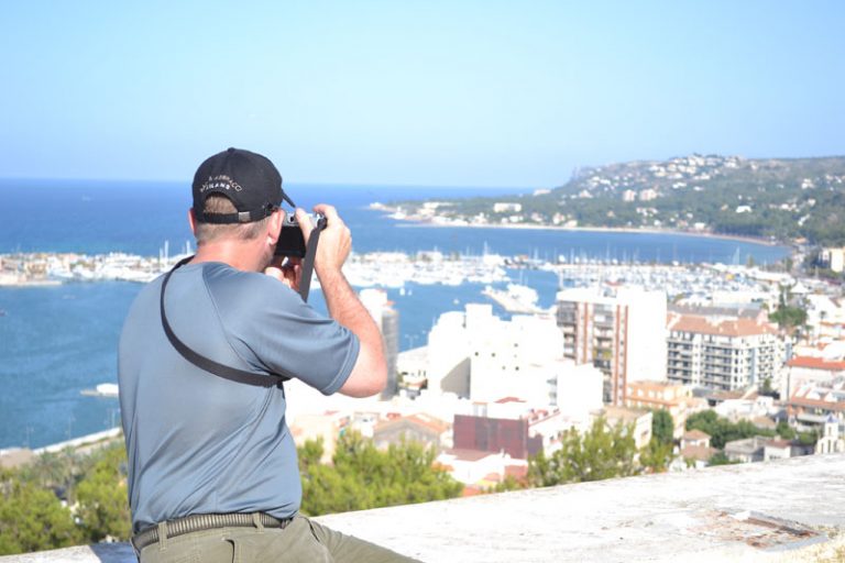Étudiant en visite au chateau de Denia pendant son cours d'espagnol