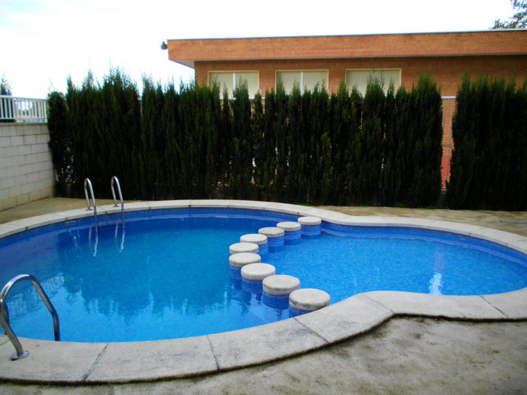 bassein v apartamentah v denii