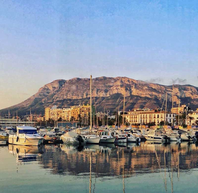 Città di Denia dal mare