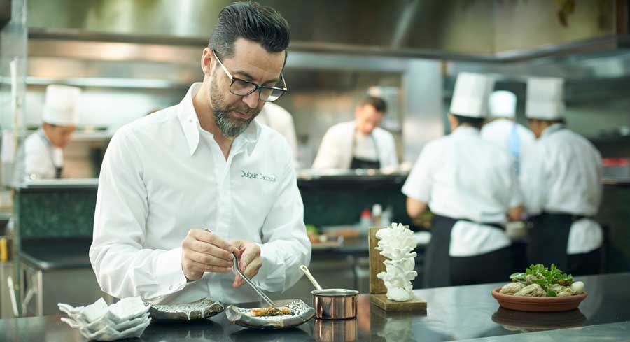 Quique Dacosta nel suo ristorante