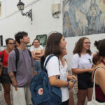 Grupo escolar en España visitando Altea
