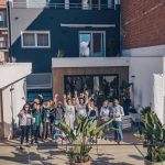 Taalcursus op het terras van een taalschool in Spanje Denia