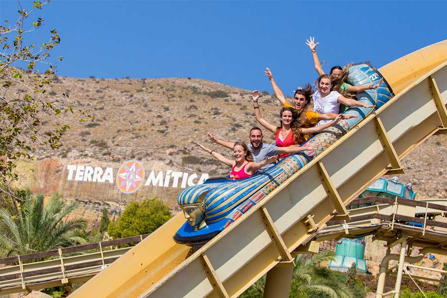 Gruppo scolastico a Terra Mítica, Spagna