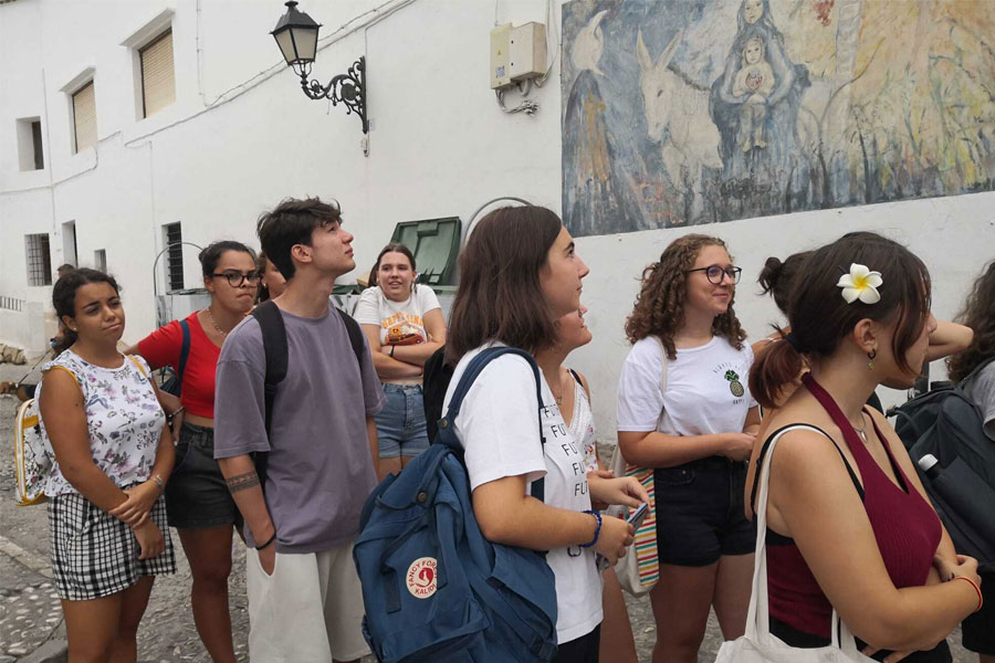 Gruppo scolastico in visita ad Altea in Spagna