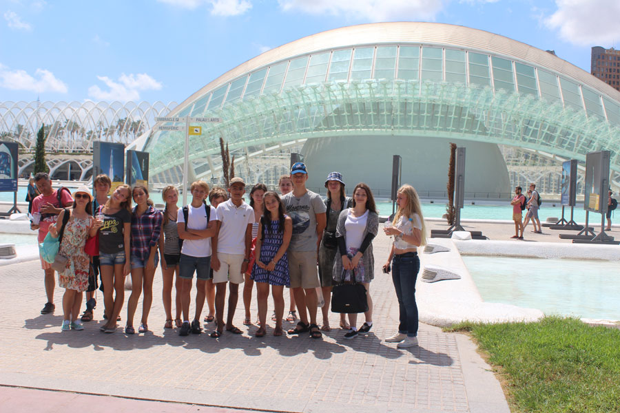 Gruppo scolastico a Valencia, Spagna