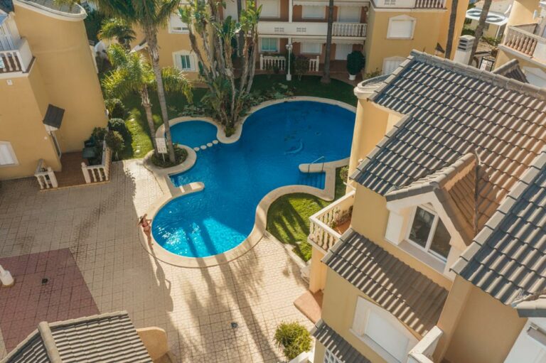 strand appartement in spanje met zwembad