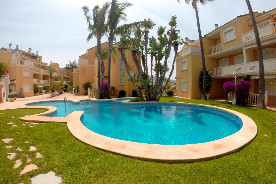 Swimming pool of Marina Azul beach apartment in Denia