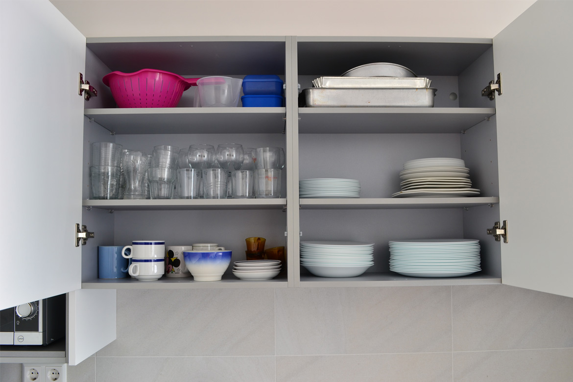 Cookware in the kitchen of the sharedflat for students ofTLCdénia school