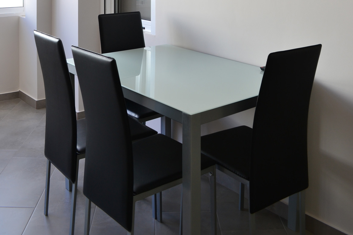 Kitchen table in the sharedflat for students of TLCdénia school