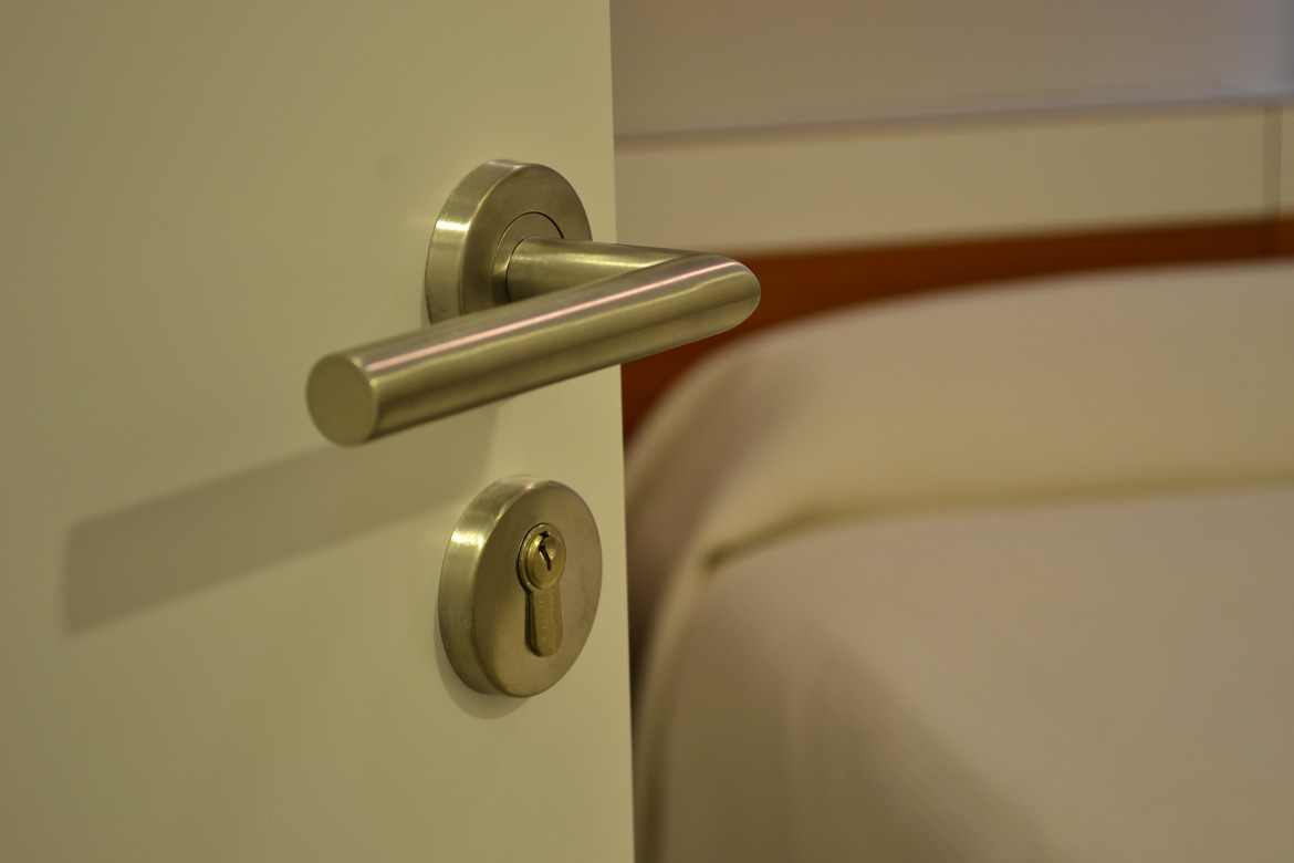 Student beroom door handle