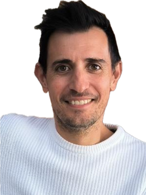 La traducción de "TLCdénia's school Activities Leader" al polaco sería: Lider działań szkolnych TLCdénia