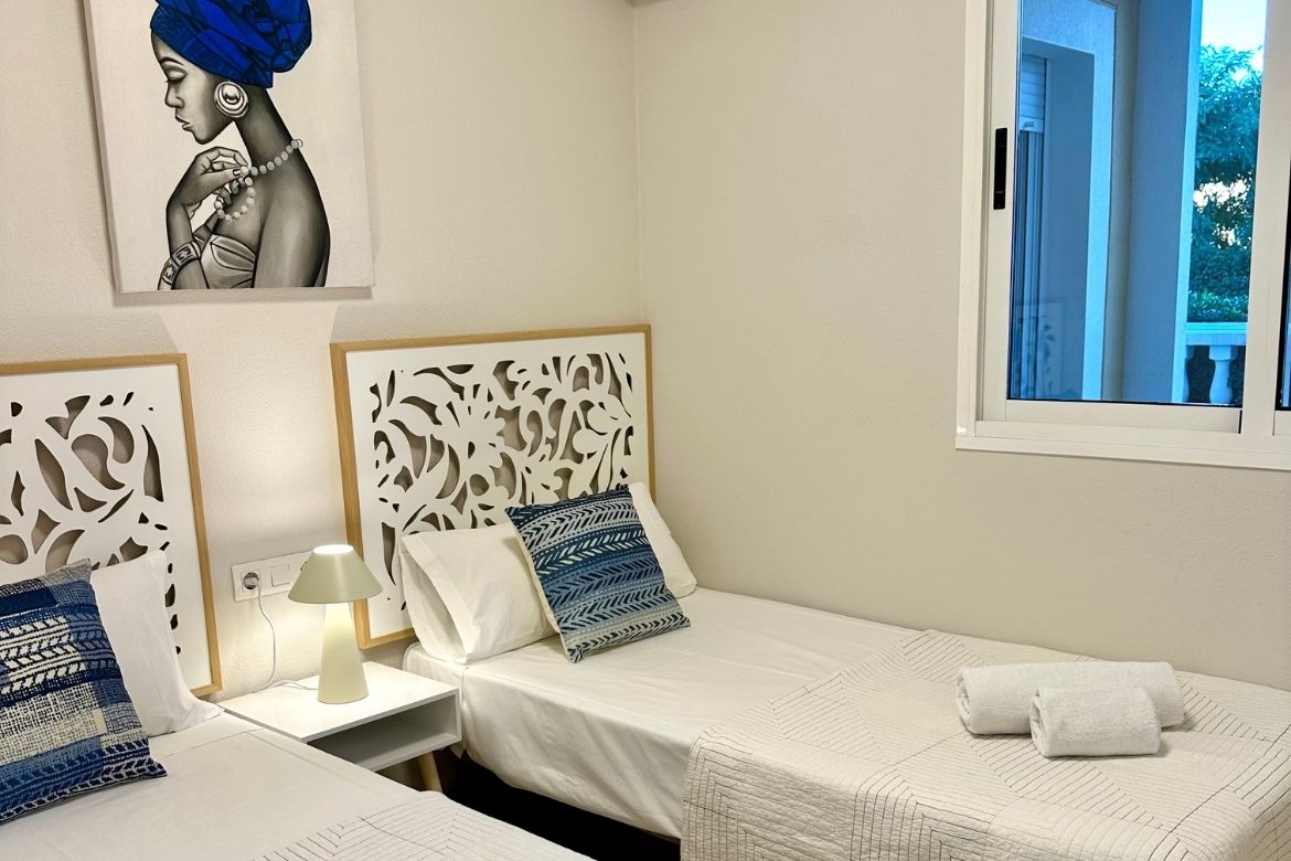 Dormitorio del apartamento de playa en Denia