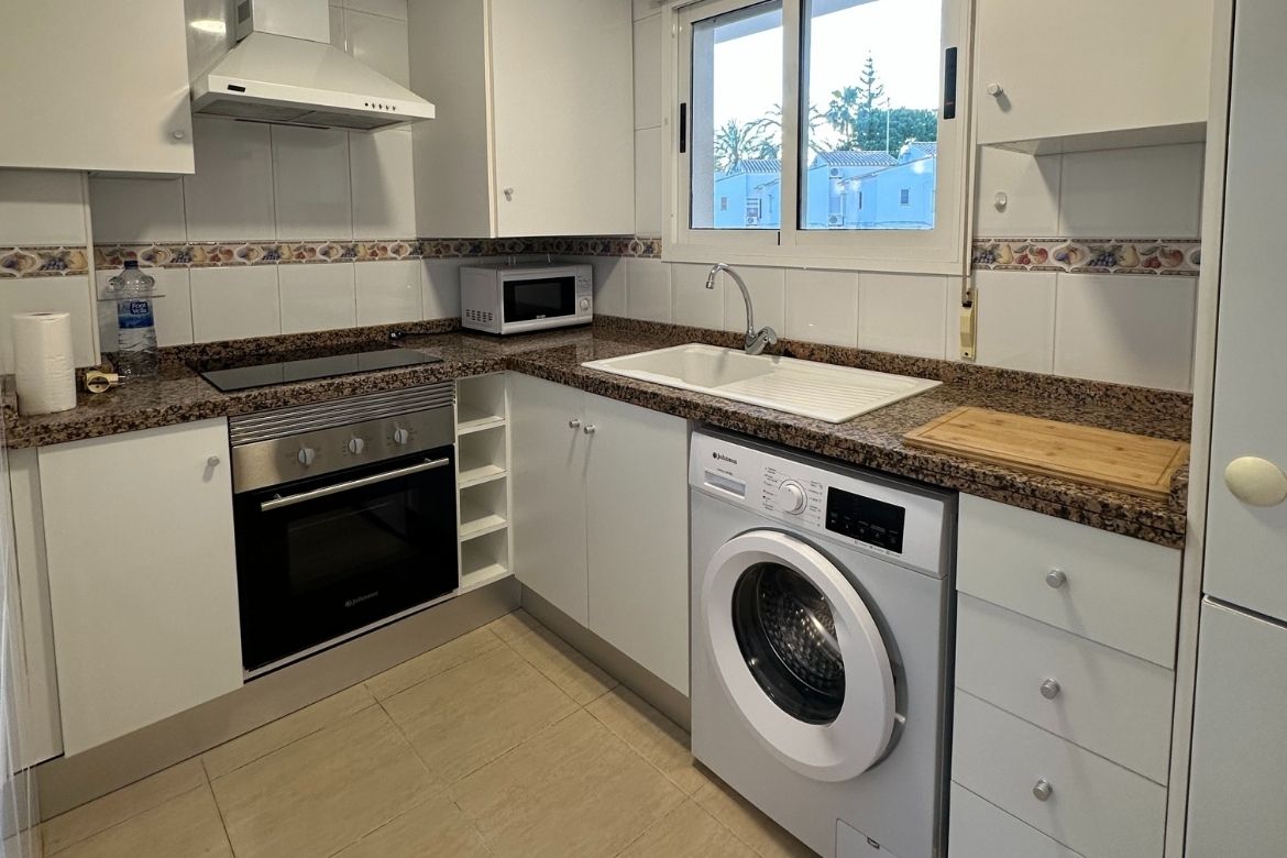 Cucina dell'appartamento sulla spiaggia a Denia