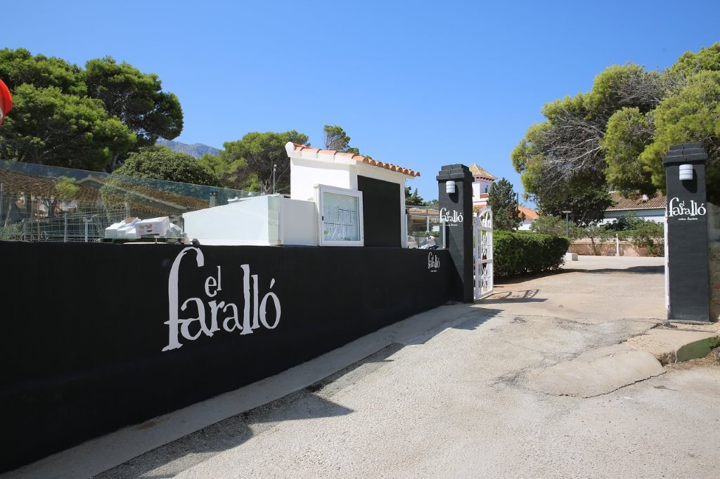 Restaurante junto a las calas de la playa de Denia
