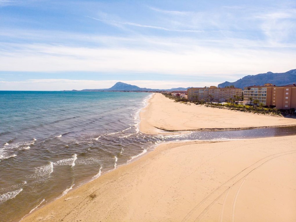 Plage de sable à Denia