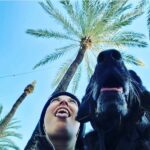 Spanischstudentin mit ihrem Hund in Spanien